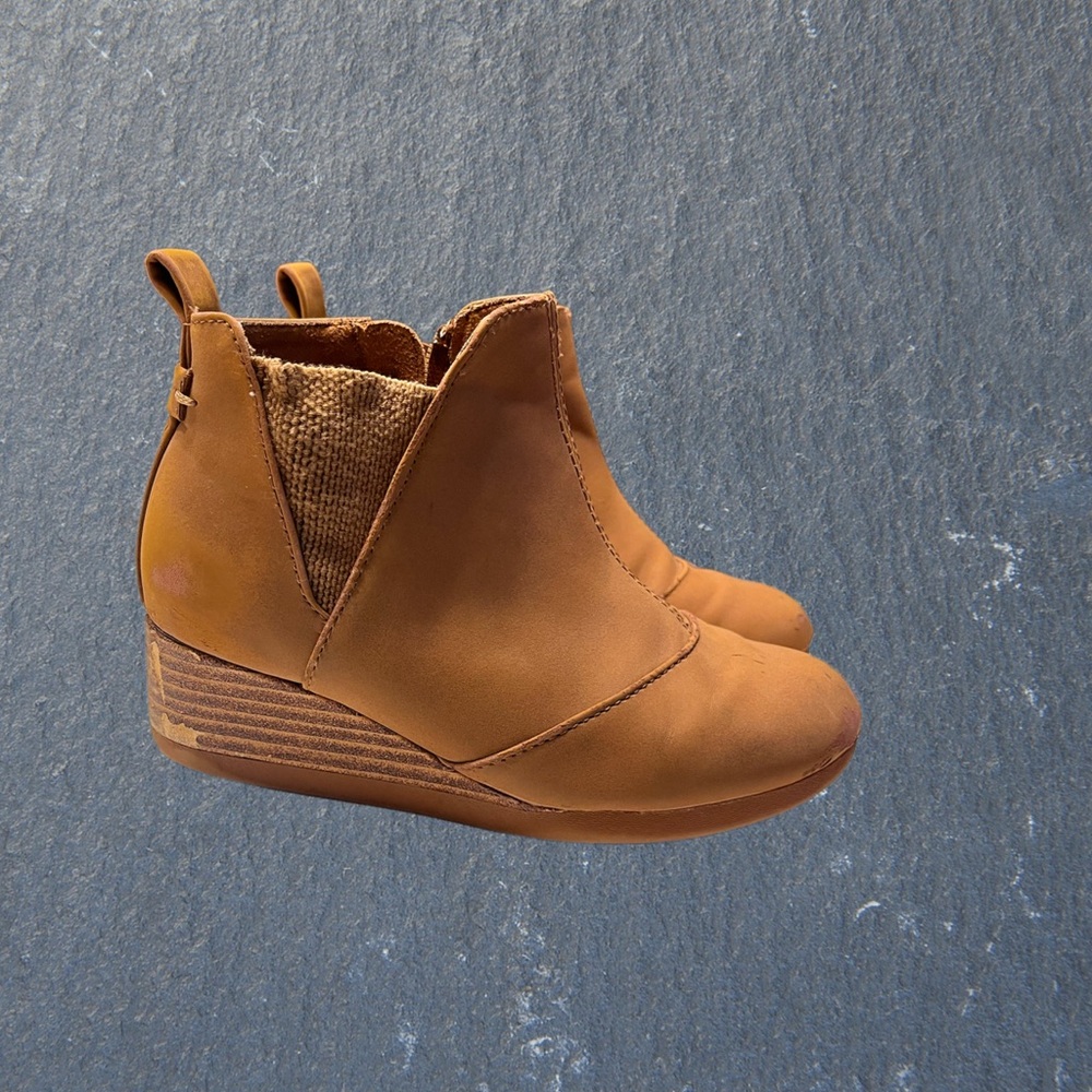 Kids Toms Tan Suede Ankle Boots with wedge heels SIZE 13